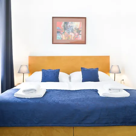 Bluebell Hotel Pressburg