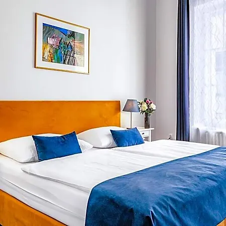 Bluebell 3* Pressburg