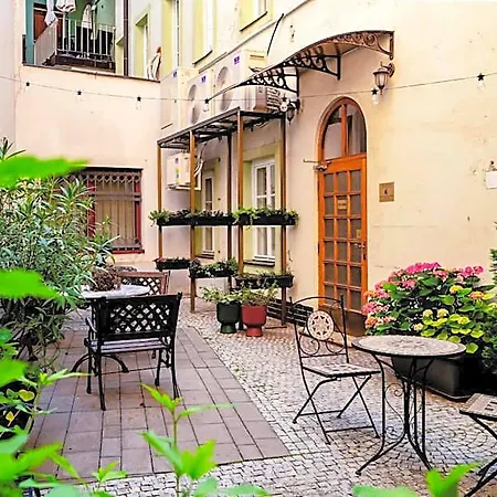 Bluebell Hotel Pressburg