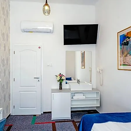 Hotel Bluebell