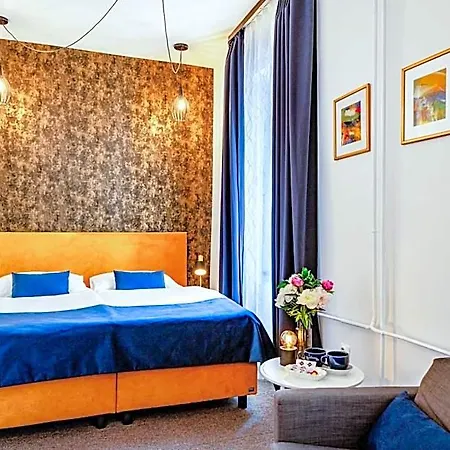Hotel Bluebell Pressburg